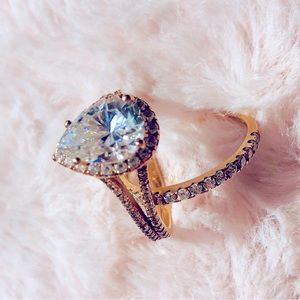 18k rose gold and moissanite ring set